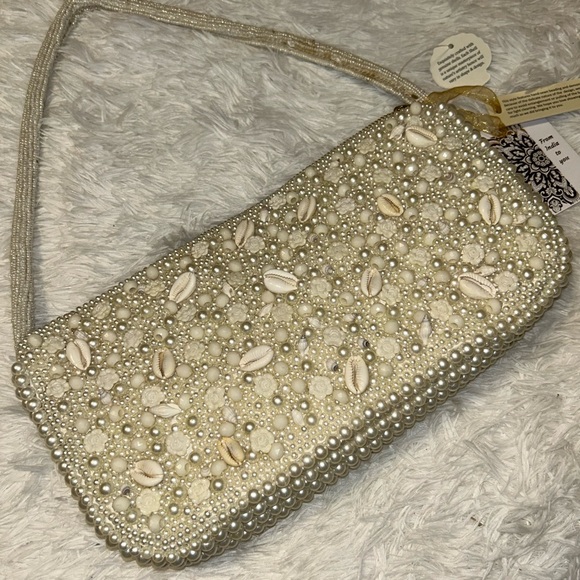 Handbags - 💕Flash Sale💕 Elegant Pearl Beaded Clutch